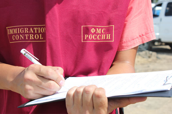 Как правило, въезд в Россию закрывается иностранцам за нарушение режима пребывания.