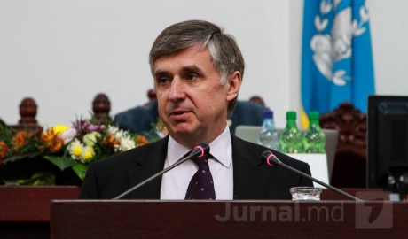 Fostul premier al RM, Ion Sturza, dă alarma. În sistemul bancar din RM au loc lucruri şi tranzacţii dubioase, sub umbrela Băncii Naţionale.