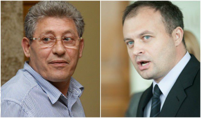 Liderul PL Mihai Ghimpu l-a blocat pe președintele Parlamentului, Andrian Candu.