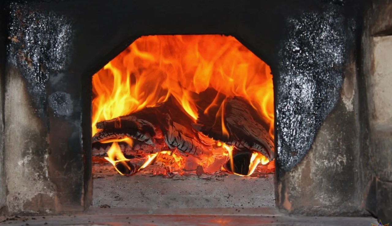 O fetiță de 10 ani și o tânără de 22 de ani s-au intoxicat cu monoxid de carbon din cauza unei sobe defecte.