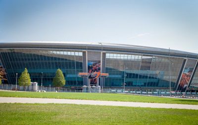 Работников стадиона в срочном порядке эвакуировали с территории.