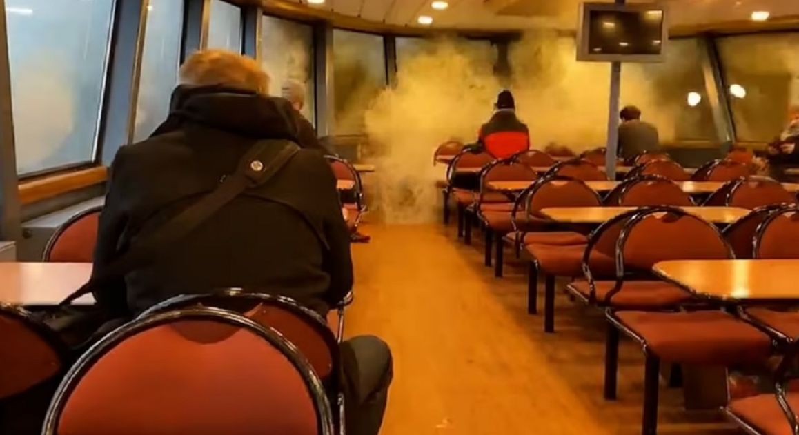Огромная волна выбила стекла на пароме в Германии.