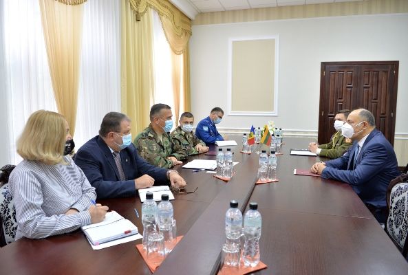 Пынзарь поблагодарил посла Литвы за гуманитарную помощь для борьбы с пандемией.
