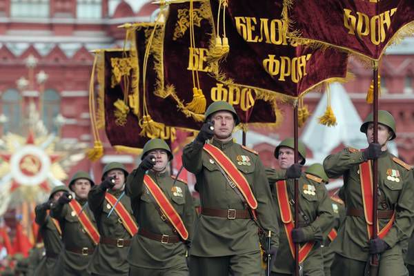 После парада фронтовика ждут на торжественном приеме ветеранов, который состоится в Большом Кремлевском Дворце.