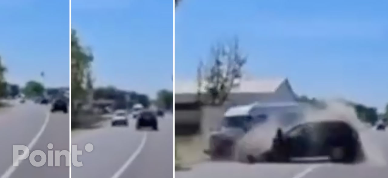 Accident la Sângera: Un șofer a intrat pe contrasens și s-a tamponat cu un microbuz.