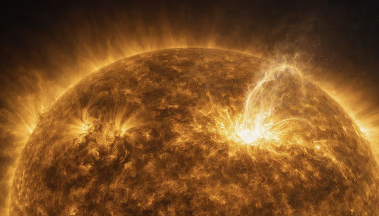 Учёные раскрыли источник магнитных бурь на Солнце.