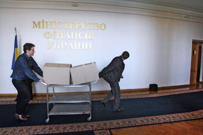 Доход был выплачен по облигациям внешнего государственного займа, выпущенным в декабре 2013 года.