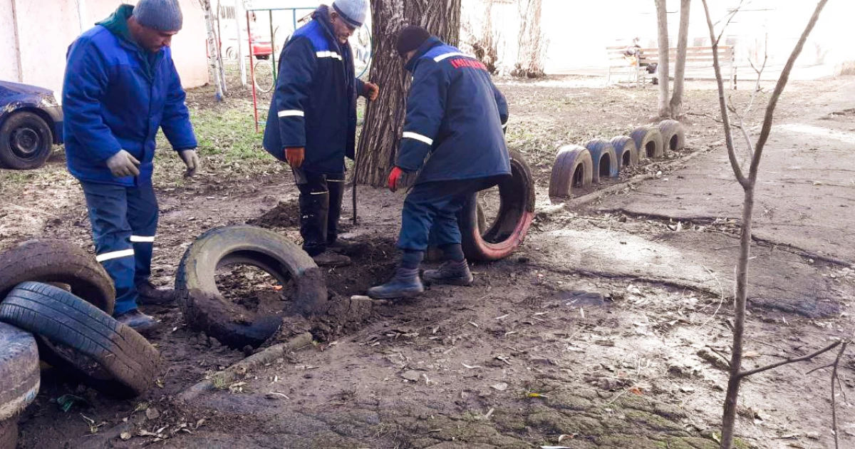 Столичные власти объявили войну «декору» из старых автомобильных покрышек.