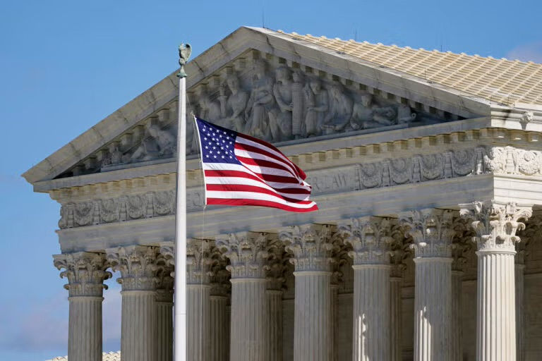 Верховный суд США отклонил иск об отмене легализации однополых браков.