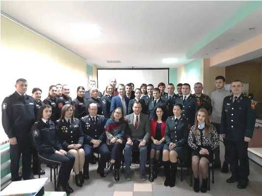 Молдавским военным рассказали о защите прав женщин.
