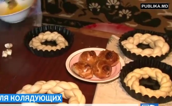 В молдавских сёлах готовят традиционную рождественскую выпечку.