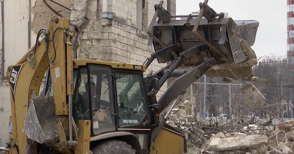 Construcția unei clădiri înalte pe locul cinematografului Gaudeamus continuă.