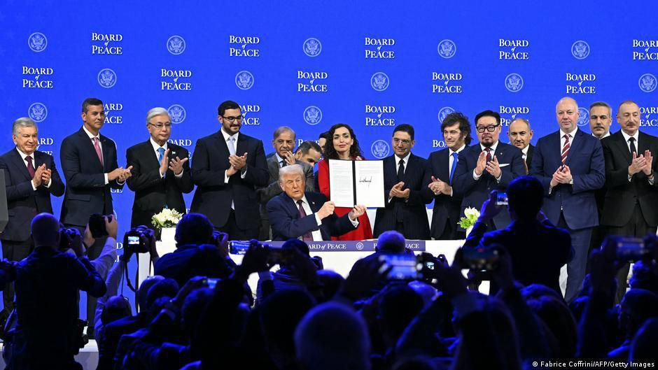 Donald Trump a semnat statutul Consiliului pentru Pace.