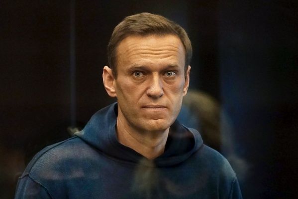 Суд Москвы приговорил политика Алексея Навального к девяти годам колонии.