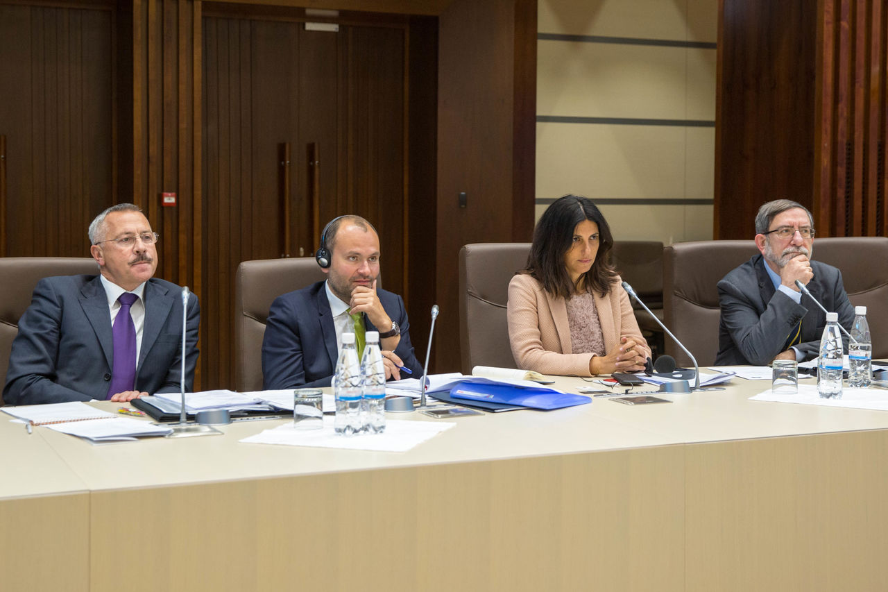 Fracțiunile parlamentare au avut întrevderi cu experții Comisiei de la Veneția. 