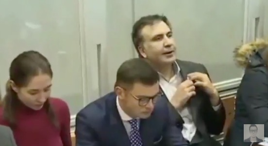 Пользователи соцсетей выдвинули предположение, что Саакашвили что-нибудь принял перед заседанием.