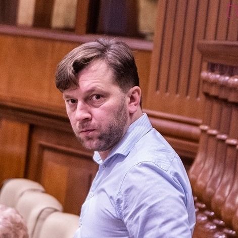 Пятимесячная дочь депутата Алайбы заразилась коронавирусом.