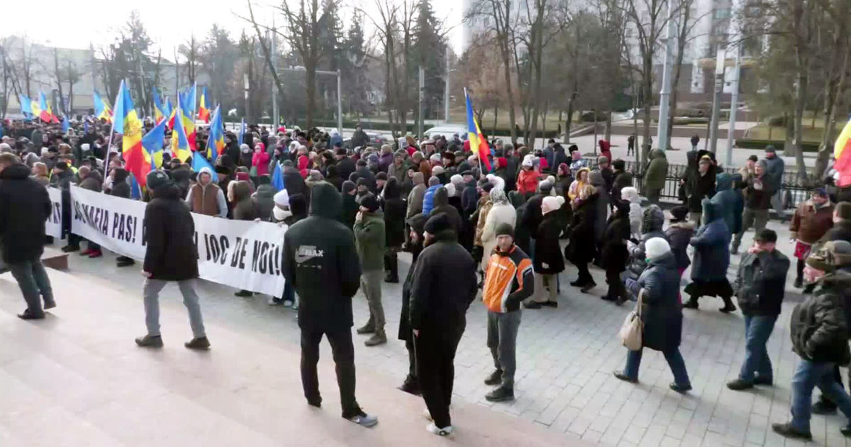 ПСРМ проводит протест в центре Кишинева: требуют отставки Санду.