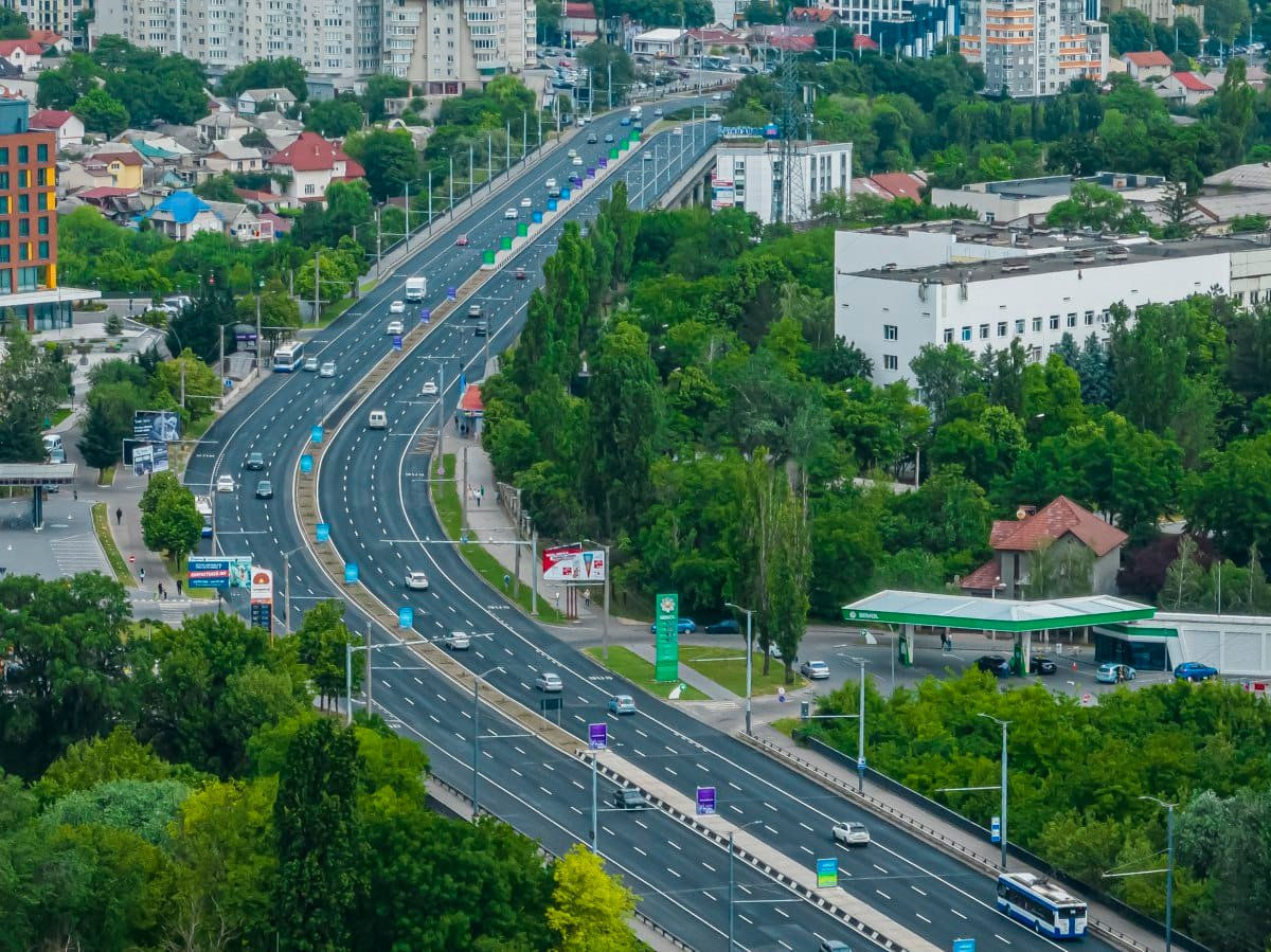 Примэрия Кишинева опубликовала фотографии виадука после реабилитации.