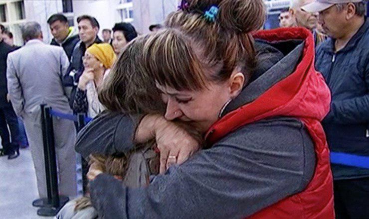 Долгожданное воссоединение казахстанки с 10-летней дочерью состоялось в Алматы.