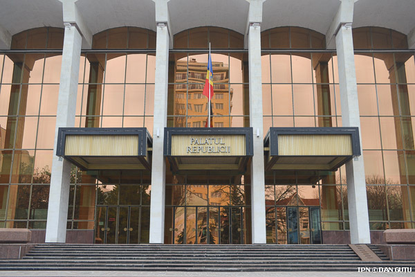 Parlamentul se întruneşte astăzi, 20 ianuarie, în sesiune extraordinară pentru a examina situaţia în domeniul mass-media.