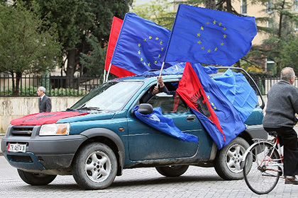 Заявку на членство в ЕС Тирана подала еще в 2009 году, тогда же вступило в силу Соглашение о стабилизации и ассоциации.