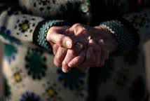 O pensionară de 85 de ani din capitală, alungată din apartamentul în care locuieşte de nepoata concubinului său. Foto: crime.md