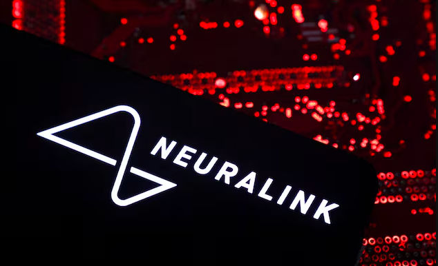 Neuralink va începe producția în masă a implanturilor cerebrale în 2026.
