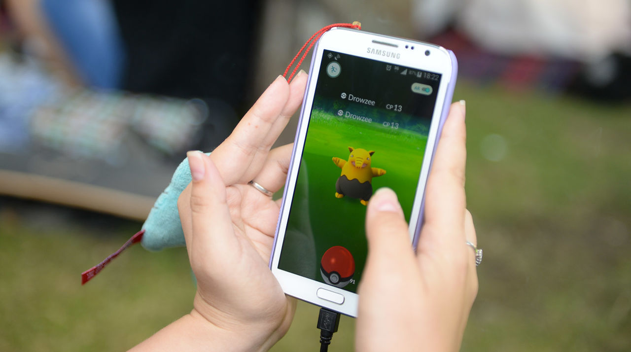 В США уволили двух полицейских, игравших в Pokemon Go вместо преследования грабителей.