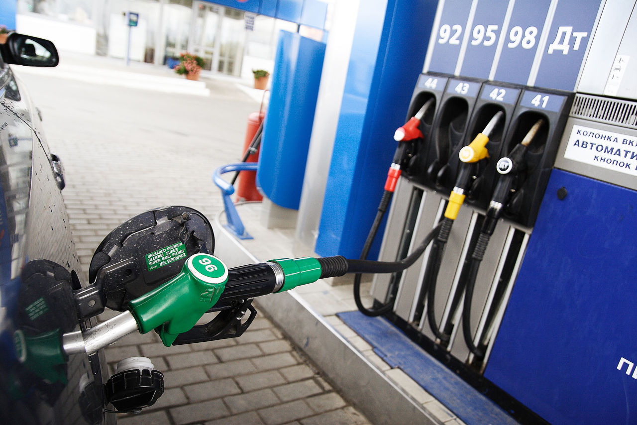 Piața carburanților din Moldova a înregistrat o ușoară scădere: Benzina și motorina s-au ieftinit până la 2%.