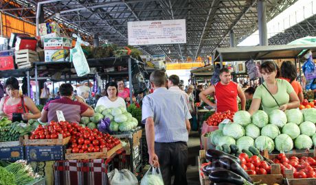 Deprecierea monedei naţionale continuă să provoace scumpiri. Foto: jurnal.md