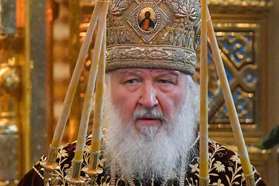 Патриарх Кирилл заявил, что для решения глобальных проблем одной политики мало.