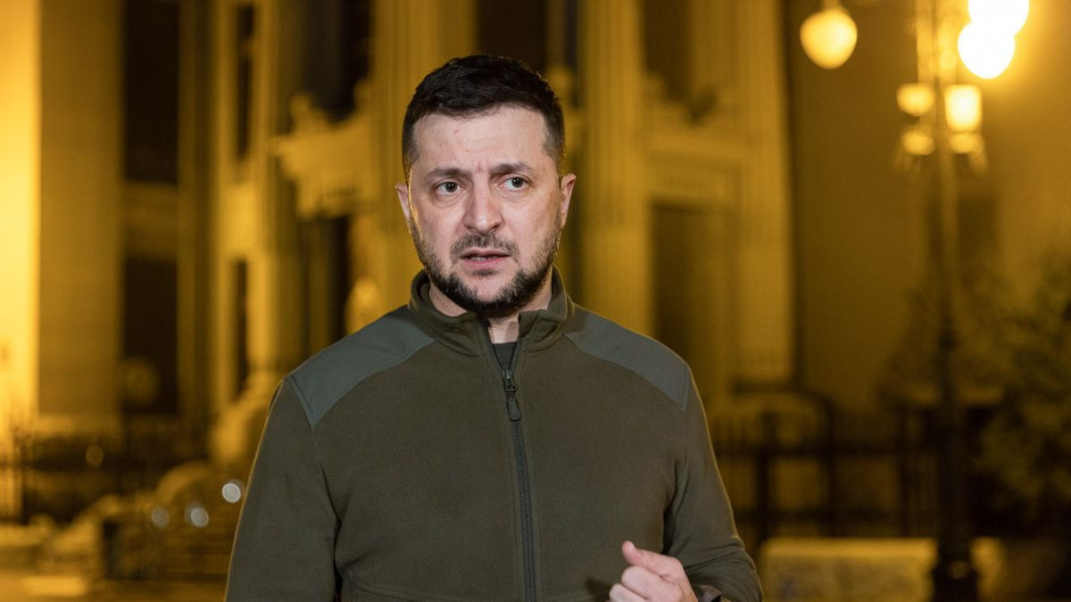 Зеленский после удара по Харькову: Россия за все ответит.