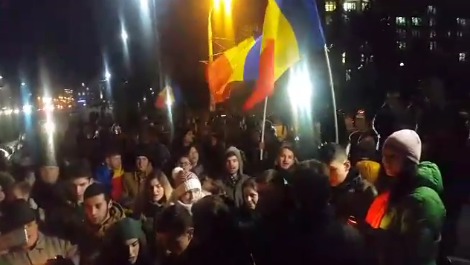 Протестующие, в основном молодые люди, но также и избиратели других возрастов, заявили, что они требуют проведения новых выборов.