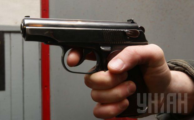 Чиновники получат права использовать оружие.