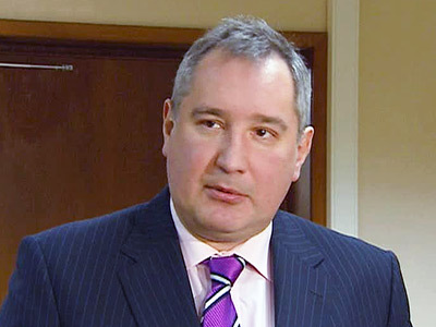 Dmitri Rogozin susţine că posturile de televiziune oficiale „difuzează informaţii vulgare”, iar din buletinele de ştiri „poţi afla orice altceva în afară de ţara ta”.