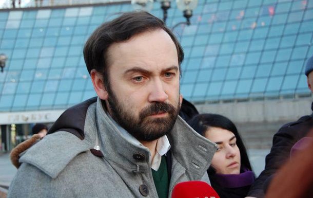 Илья Пономарев был единственным депутатом Госдумы, который проголосовал против аннексии Крыма Россией. 