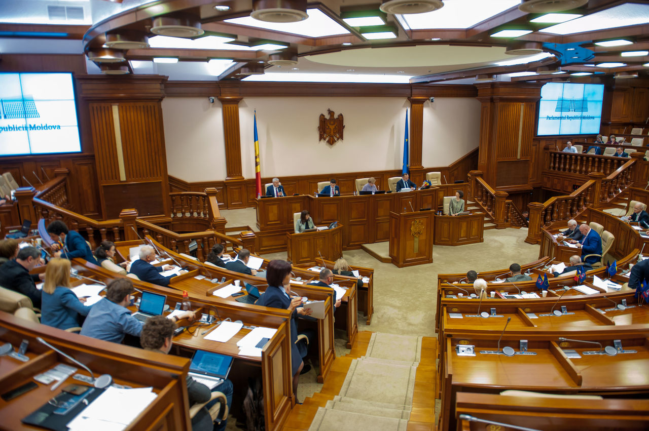 Парламент внес изменения в госбюджет на 2021 год. Фото: Point.md