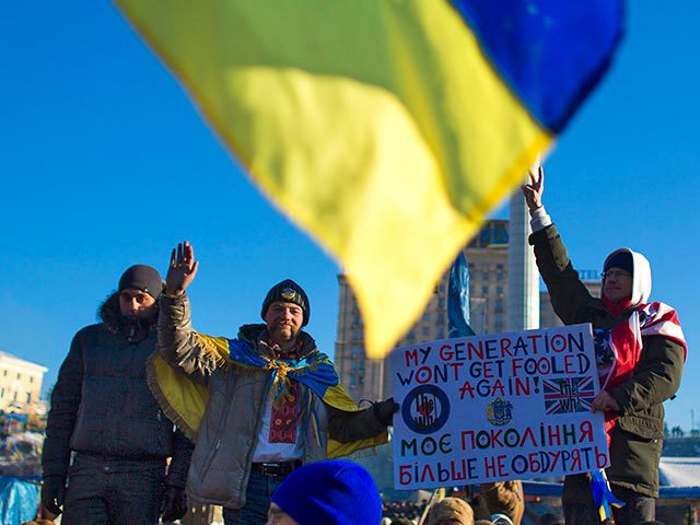 В Киеве на информационном митинге лидеры оппозиционных партий Украины огласили требования к власти, а также к протестующим на местах. Фото: Reuters