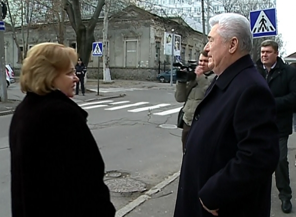 Liderul comunistilor, Vladimir Voronin a votat la sectia de votare de la liceul "Antioh Cantemir" din capitala.