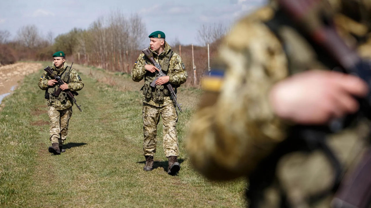 Украинские пограничники открыли огонь по мужчине, пытавшемуся сбежать в Молдову.