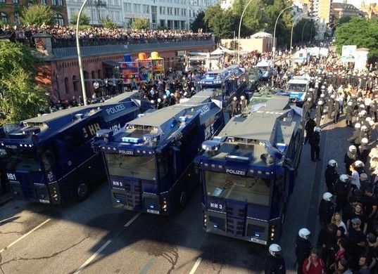 Proteste violente la summitul G20: Peste 70 de polițiști, răniți