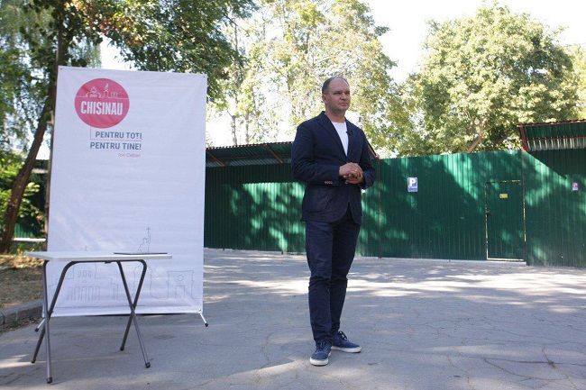 Ион Чебан представил отчет с решениями проблемы незаконного строительства в Кишиневе.