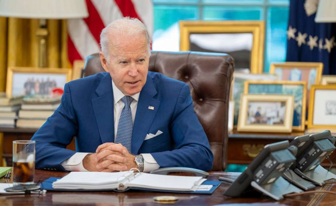 Байден утвердил помощь Украине на 40 миллиардов долларов.