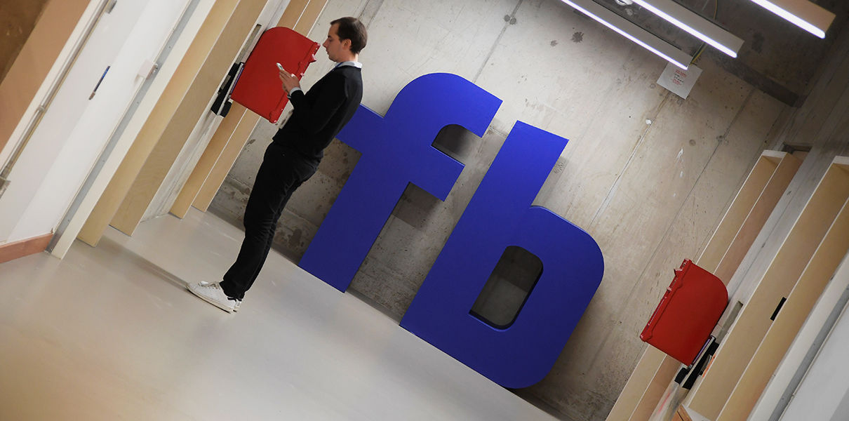 Facebook вредит обществу больше, чем McDonald’s.