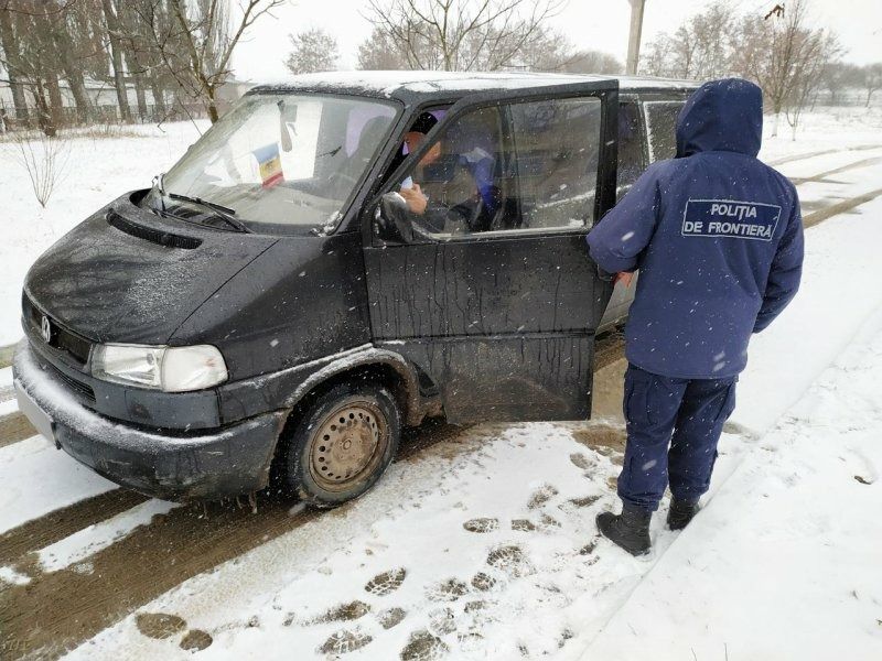 Пограничная полиция выявила два случая подделки документов на автомобиль.