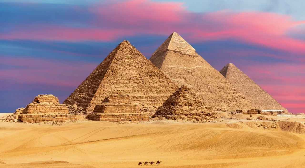 Oamenii de știință au descoperit „un mega-complex subteran” sub piramidele din Giza.
