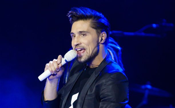 Dima Bilan va evalua pe scena din Piaţa Marii Adunări Naţionale în grandiosul concert dedicat Zilei Victoriei şi Zilei Europei. 