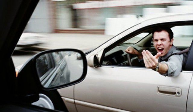 Comportamentul agresiv în traficul rutier va fi sancţionat. Foto: ziaruldeiasi.ro