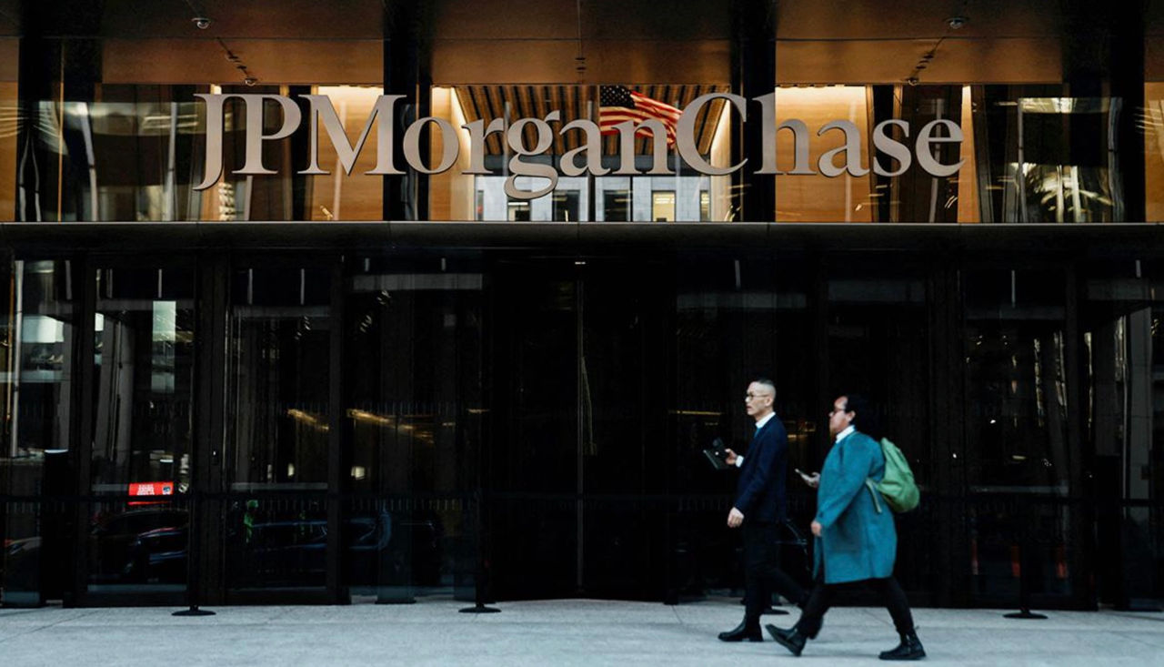 В США начали расследование против JPMorgan после указа Трампа.